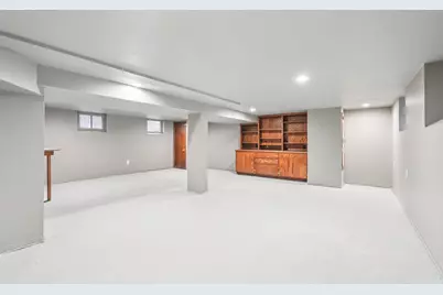 9208 W Swan Cir, Milwaukee, WI 53225 - Photo 20