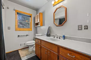 W220N2612 Maplewood Ln, Pewaukee, WI 53186 - Photo 12