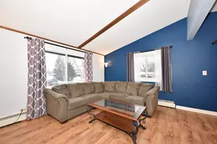 10156 S Nicholson Rd, Oak Creek, WI 53214 - Photo 4