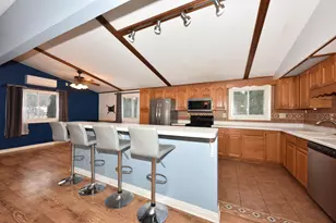 10156 S Nicholson Rd, Oak Creek, WI 53214 - Photo 8