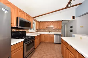 10156 S Nicholson Rd, Oak Creek, WI 53214 - Photo 10