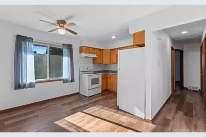 137  Judge Dr, Saukville, WI 53080 - Photo 2