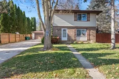 137  Judge Dr, Saukville, WI 53080 - Photo 1