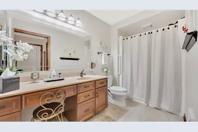 436  Maple Leaf Ct, Manitowoc, WI 54220 - Photo 18