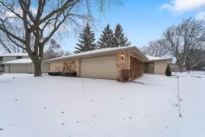 11015 N Balsam Tree Ct, Mequon, WI 53092 - Photo 2