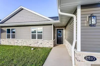 2510  Stoney Brook Ct, Manitowoc, WI 54220 - Photo 4