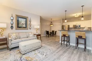 2252 W Vista Bella Dr, Oak Creek, WI 53154 - Photo 4