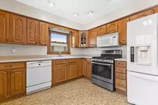 5944 S Swift Ave, Cudahy, WI 53110 - Photo 6