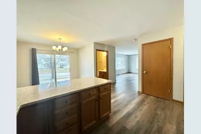 335  Nicole Ct, Pewaukee, WI 53072 - Photo 8