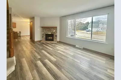 335  Nicole Ct, Pewaukee, WI 53072 - Photo 4