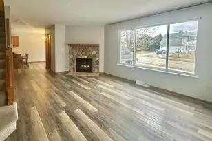 335 Nicole Ct, Pewaukee, WI 53072 - Photo 4