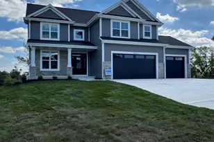 N56W20719 Muirfield Dr, Menomonee Falls, WI 53051 - Photo 2