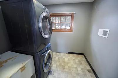 2261 W Kenboern Dr, Glendale, WI 53209 - Photo 18