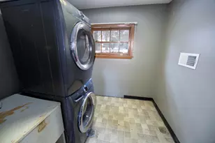 2261 W Kenboern Dr, Glendale, WI 53209 - Photo 18