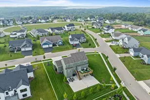 565 N Boulder Ridge Dr, Lake Geneva, WI 53147 - Photo 1