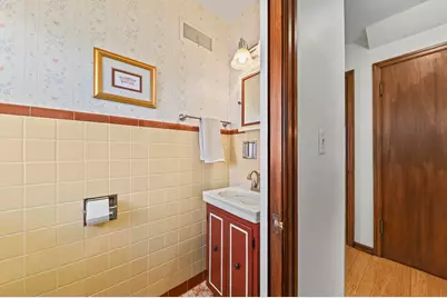 2551 N 81st St, Wauwatosa, WI 53213 - Photo 16