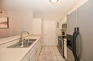 6995 S Riverwood Blvd, Franklin, WI 53132 - Photo 10