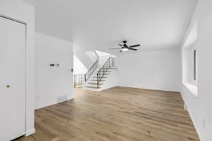 5325 Somerset Ln, Greenfield, WI 53221 - Photo 4