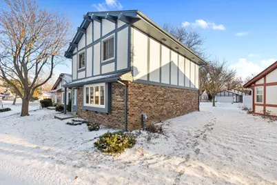 5325  Somerset Ln, Greenfield, WI 53221 - Photo 2