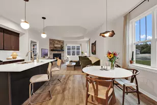 W204N17637 Laurel Pl, Jackson, WI 53037 - Photo 4