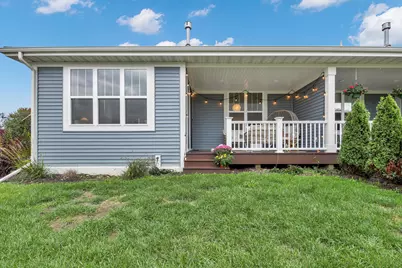 W204N17637  Laurel Pl, Jackson, WI 53037 - Photo 2