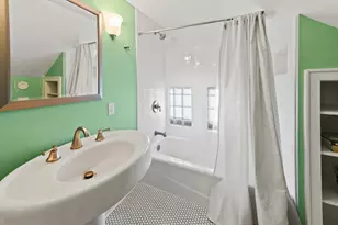 3405 N Hackett Ave, Milwaukee, WI 53211 - Photo 54