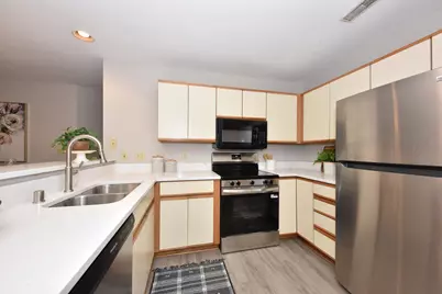 18575  Brookfield Lake Dr #61, Brookfield, WI 53045 - Photo 12