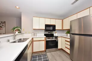 18575 Brookfield Lake Dr, Brookfield, WI 53045 - Photo 12