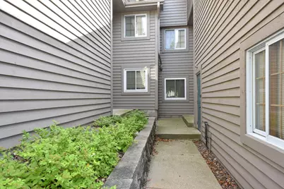 18575  Brookfield Lake Dr #61, Brookfield, WI 53045 - Photo 4