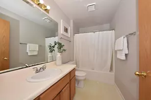 18575 Brookfield Lake Dr, Brookfield, WI 53045 - Photo 22