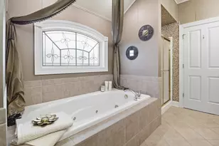 W132N6509 W View Ct, Menomonee Falls, WI 53051 - Photo 18