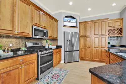 W132N6509  West View Ct, Menomonee Falls, WI 53051 - Photo 8