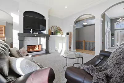 W132N6509  West View Ct, Menomonee Falls, WI 53051 - Photo 2