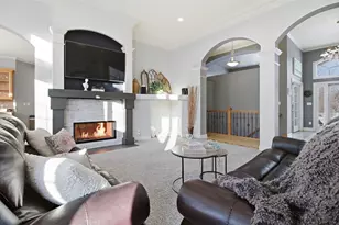 W132N6509 W View Ct, Menomonee Falls, WI 53051 - Photo 2