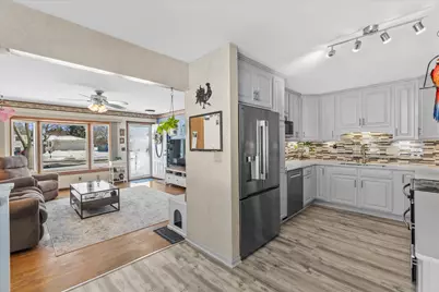 7485 S Highfield Ct, Oak Creek, WI 53154 - Photo 10