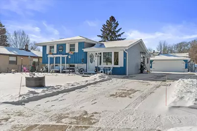 7485 S Highfield Ct, Oak Creek, WI 53154 - Photo 2