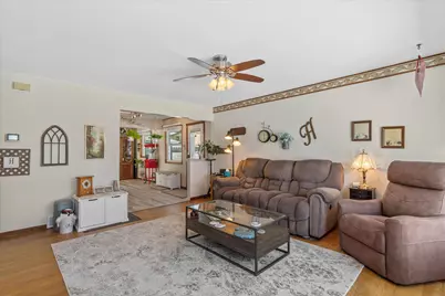 7485 S Highfield Ct, Oak Creek, WI 53154 - Photo 4