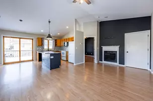 634 Victoria Ln, Onalaska, WI 54650 - Photo 6