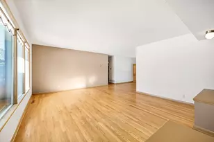 6046 S 22nd St, Milwaukee, WI 53221 - Photo 8