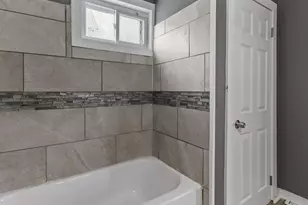 2558 N 24th St, Milwaukee, WI 53206 - Photo 6