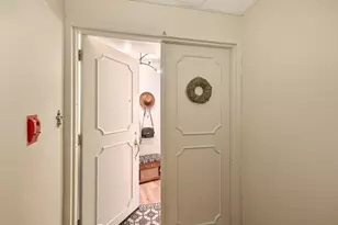 2525 S Shore Dr, Milwaukee, WI 53207 - Photo 28