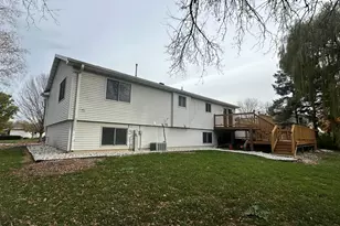 7765 S Mission Dr, Franklin, WI 53132 - Photo 6