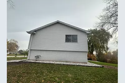 7765 S Mission Dr, Franklin, WI 53132 - Photo 8