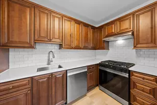 2026 E Kenilworth Pl, Milwaukee, WI 53202 - Photo 8