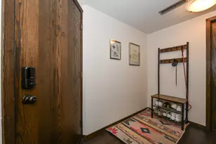 1633 N Prospect Ave, Milwaukee, WI 53202 - Photo 20