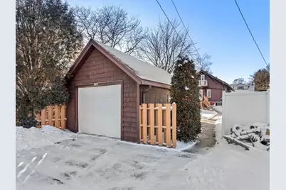 923 N 8th St, Manitowoc, WI 54220 - Photo 4