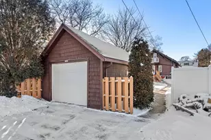 923 N 8th St, Manitowoc, WI 54220 - Photo 4