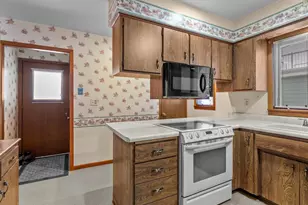 923 N 8th St, Manitowoc, WI 54220 - Photo 16