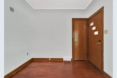 2065 S 71st St, West Allis, WI 53219 - Photo 6