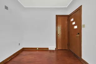 2065 S 71st St, West Allis, WI 53219 - Photo 6